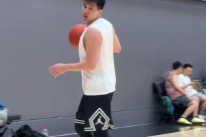 “早期詹姆斯出现在野球场”谁能挡得住