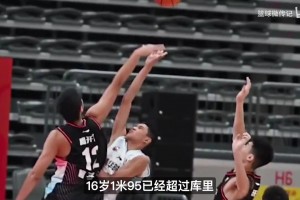 库里秀神级三球抛接杂耍！行云流水一气呵成，球感反应速度太惊艳