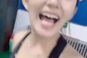 你有两个老婆啊！外网：埃及队主教练哈桑两个老婆发生争执斗殴！