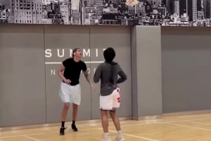 NBA球星保罗乔治跳手势舞？还向中国粉丝发起挑战