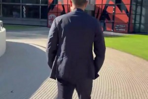 双手插兜尽显风范！哈维上任荷兰国家队首日短片