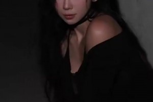 怪不得布克念念不忘☺️詹娜此前走秀，这个好身材真是一览无余~