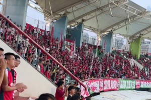 这也太有钱了吧！此前韦世豪开劳斯莱斯遭围观
