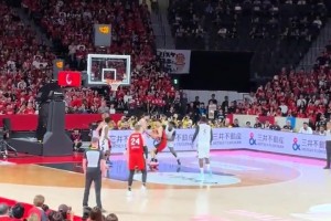 空篮没上进！河村勇辉面前无人防守的空篮却直接把球上飞