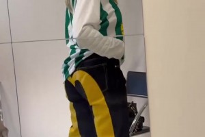 和老詹一样抽象詹嫂萨瓦娜展示自己的穿搭~
