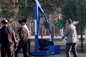 哈哈哈 大爷告诉你什么叫真正的底角抽烟