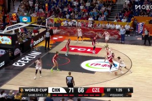 杨健狂吼最后落后5分逆境！中国女篮3分+上篮神奇拖入加时
