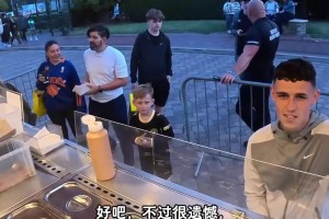 马内：老哥你庆祝动作呢？C罗猛然醒悟，一路小跑补做Siu！