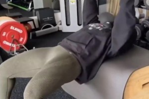 自律的詹嫂，此前詹嫂晒出健身房训练视频
