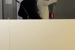 穆帅和记者开玩笑：如果你说我的坏话，你就等着瞧吧！