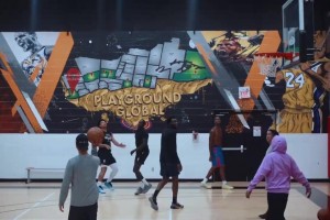 爵士小老板韦德给贝利传授低位技巧