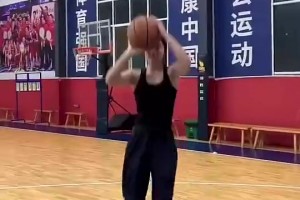 美女这一套连贯操作下来，我估计有八成的吧友防不住她