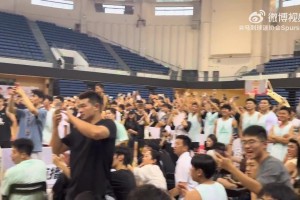 最佳第六人！凯尔登·约翰逊突袭郑州大学篮球场