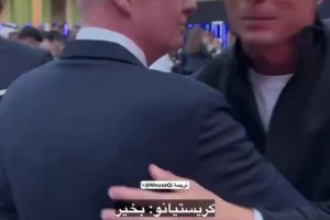 法国巴黎电竞世界杯相遇，因凡蒂诺问C罗：还差23球是吧？